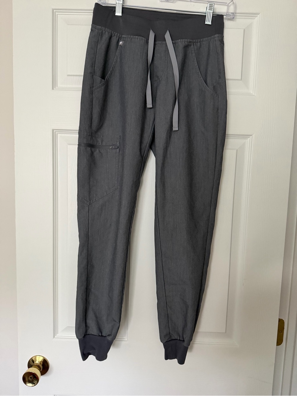 Figs Women's Charcoal Gray Jogger Scrub Pants